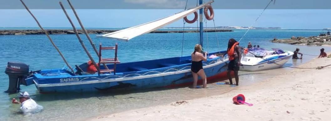 Dolphin Dhow Beach Safaris 维兰库卢什 外观 照片